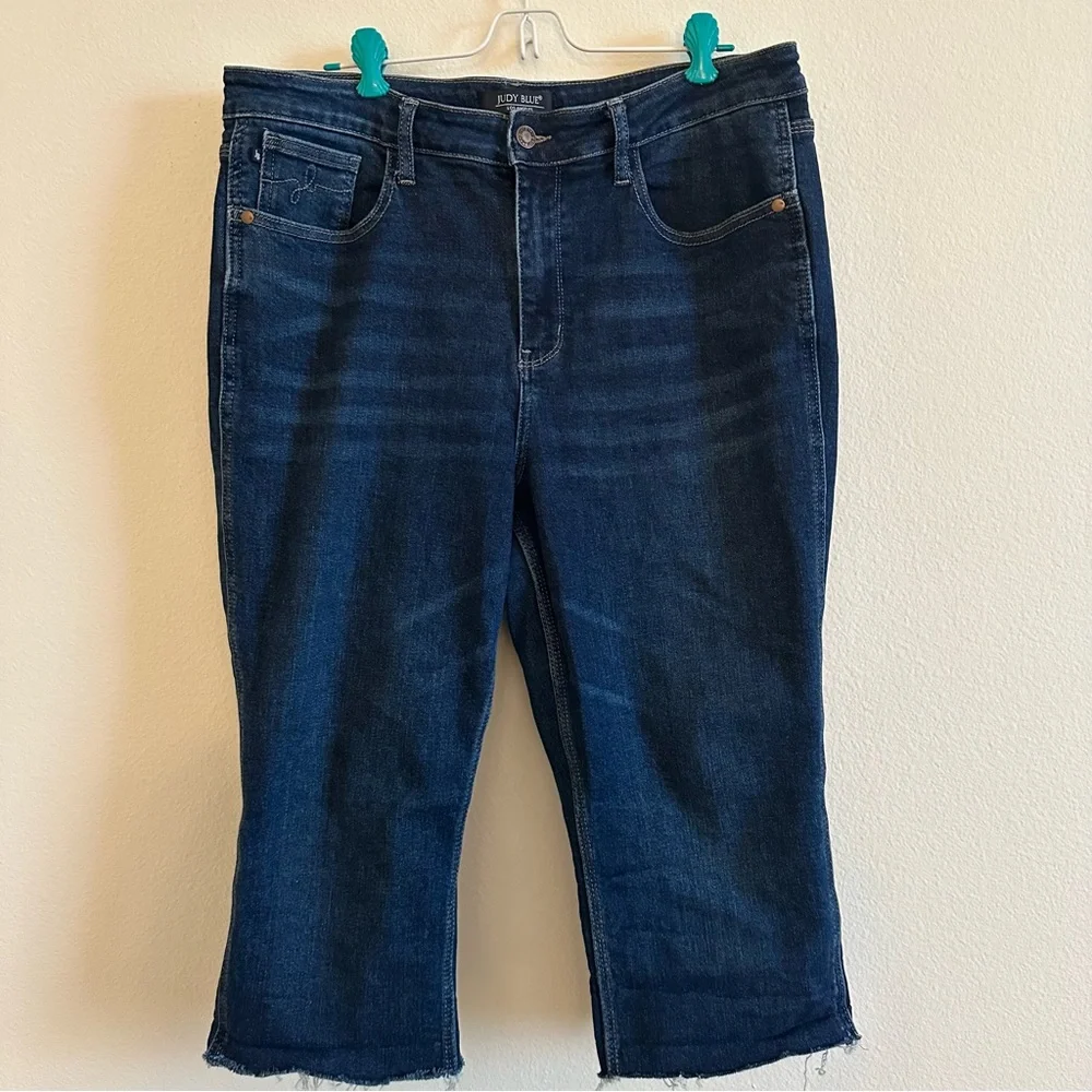 Judy Blue Dark Cropped Black Blue Jeans - Picture 2 of 9